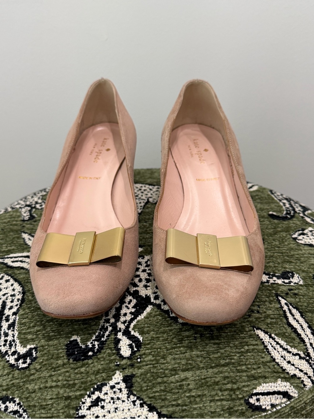 Kate Spade Italy Suede Gold Bow Block Heel Pumps 9